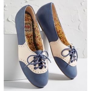Bettie Page Study Buddies lace up Oxford flats